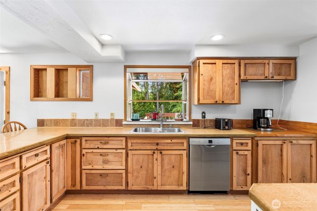 801 N Waugh Road, Mount Vernon, WA 98273