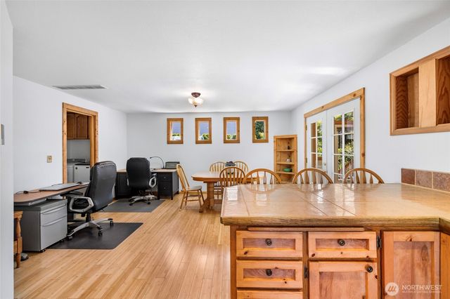 801 N Waugh Road, Mount Vernon, WA 98273