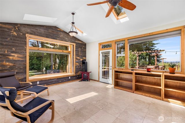 801 N Waugh Road, Mount Vernon, WA 98273