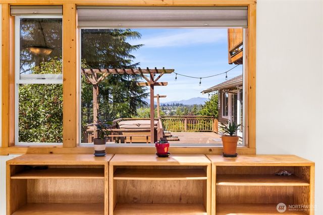 801 N Waugh Road, Mount Vernon, WA 98273
