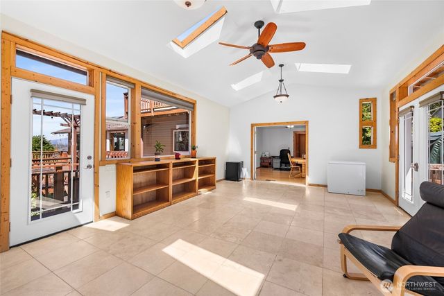 801 N Waugh Road, Mount Vernon, WA 98273