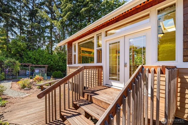 801 N Waugh Road, Mount Vernon, WA 98273