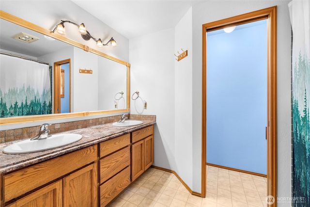801 N Waugh Road, Mount Vernon, WA 98273