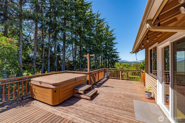 801 N Waugh Road, Mount Vernon, WA 98273