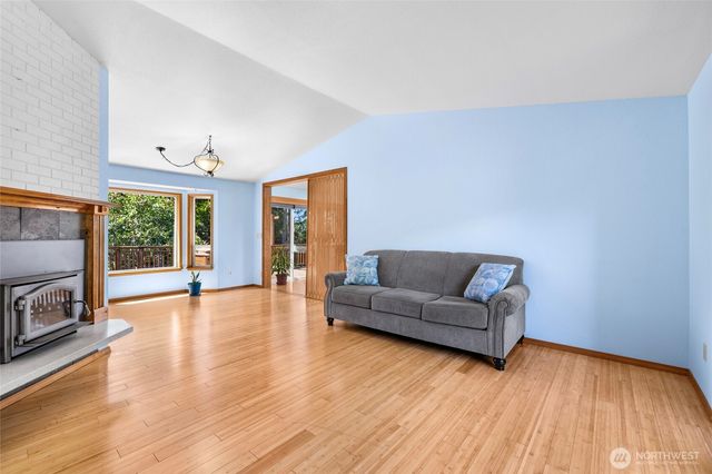 801 N Waugh Road, Mount Vernon, WA 98273