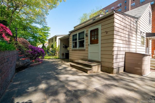 38 Raybrook Road, Yonkers, NY 10704
