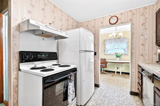 38 Raybrook Road, Yonkers, NY 10704