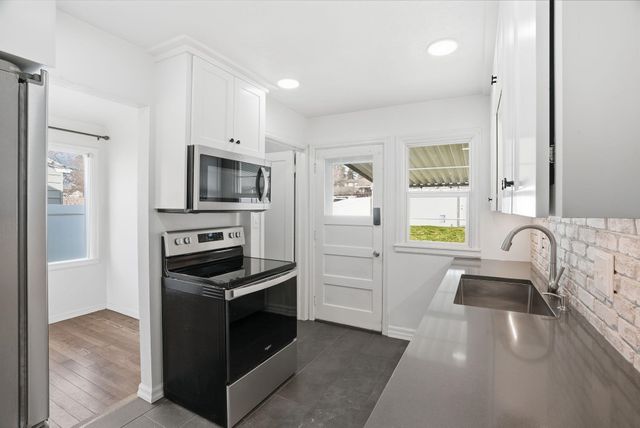 3114 N Columbia Cir, Spokane, WA 99205