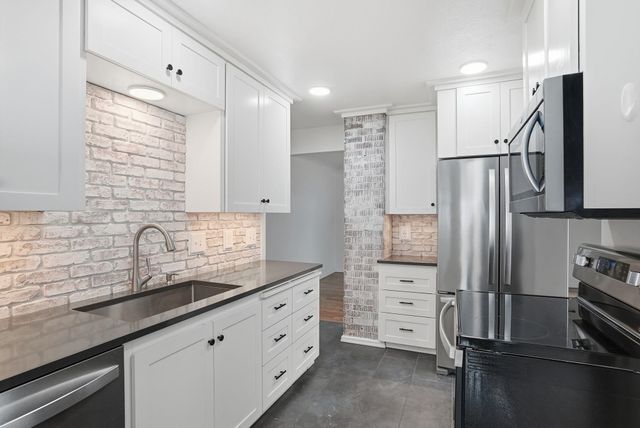 3114 N Columbia Cir, Spokane, WA 99205