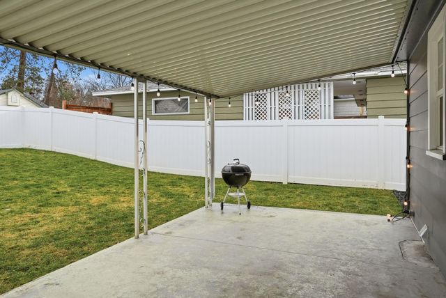 3114 N Columbia Cir, Spokane, WA 99205