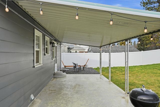 3114 N Columbia Cir, Spokane, WA 99205