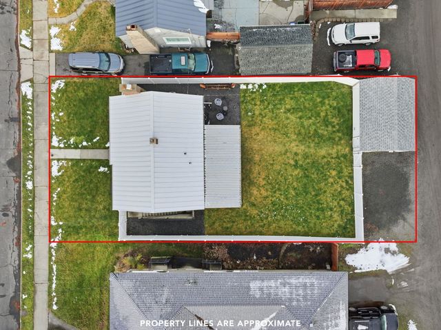 3114 N Columbia Cir, Spokane, WA 99205