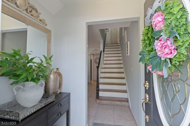 36 Northern Dr, Fair Lawn Boro, NJ 07410
