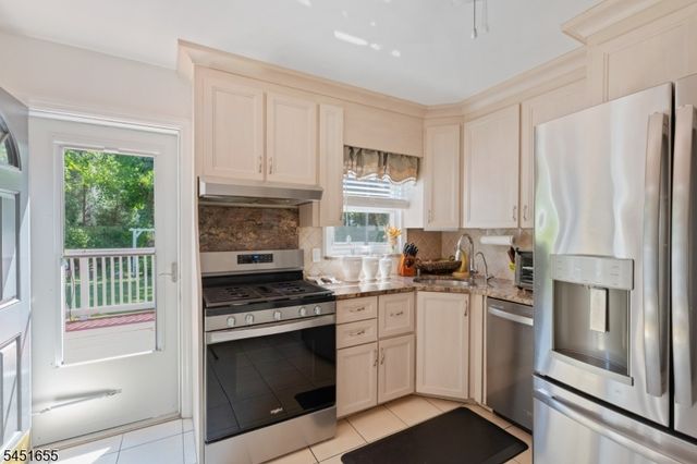 36 Northern Dr, Fair Lawn Boro, NJ 07410