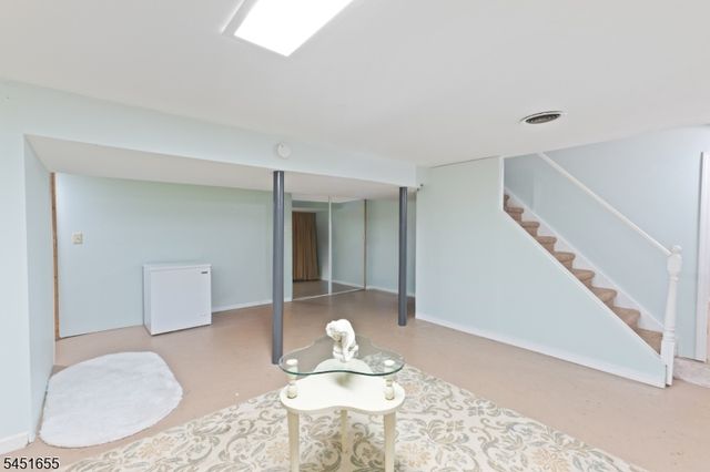36 Northern Dr, Fair Lawn Boro, NJ 07410