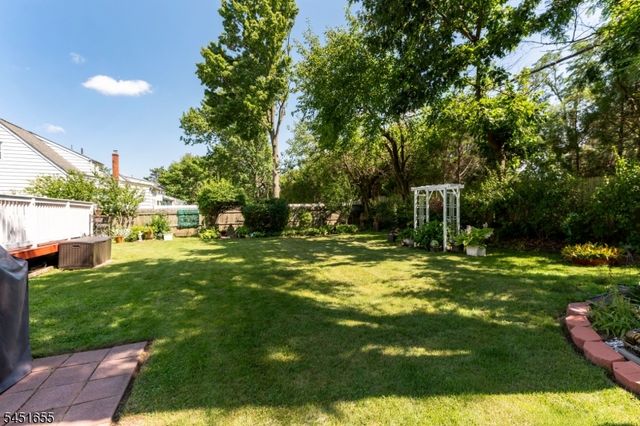 36 Northern Dr, Fair Lawn Boro, NJ 07410