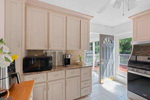 36 Northern Dr, Fair Lawn Boro, NJ 07410