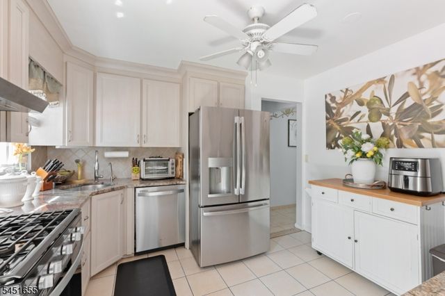 36 Northern Dr, Fair Lawn Boro, NJ 07410