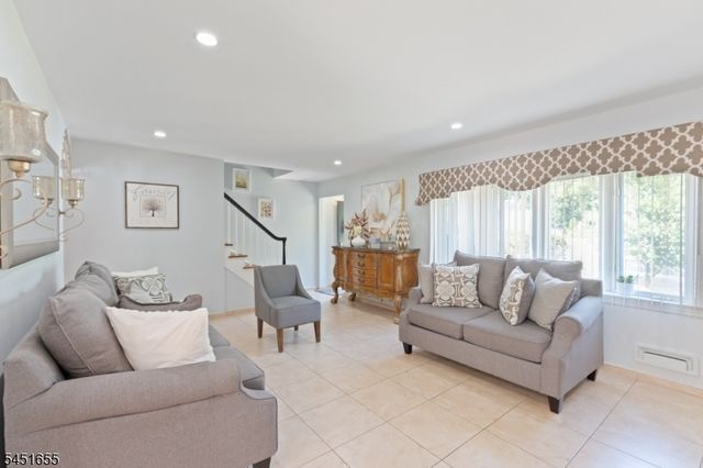 36 Northern Dr, Fair Lawn Boro, NJ 07410
