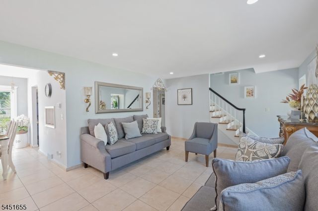 36 Northern Dr, Fair Lawn Boro, NJ 07410