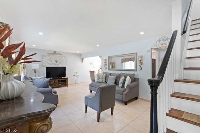 36 Northern Dr, Fair Lawn Boro, NJ 07410