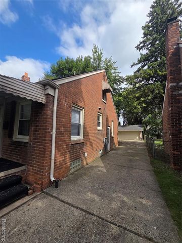 7250 Dolphin, Redford, MI 48239