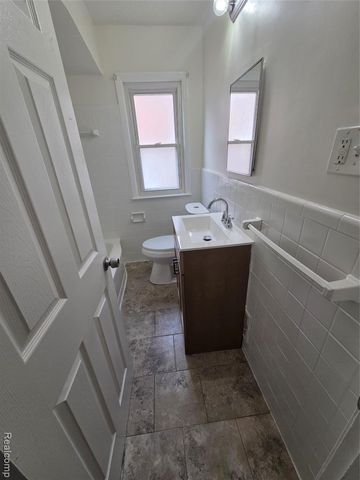 7250 Dolphin, Redford, MI 48239
