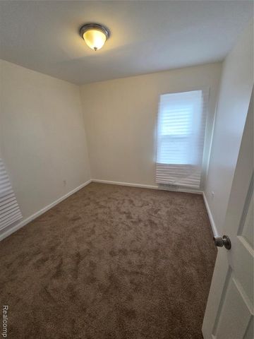 7250 Dolphin, Redford, MI 48239
