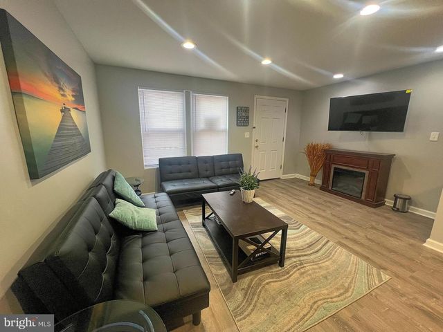 402 N CHAPEL ST, Baltimore, MD 21231