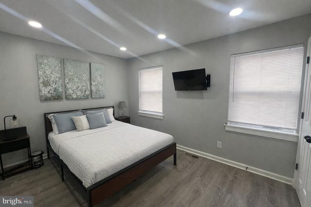 402 N CHAPEL ST, Baltimore, MD 21231