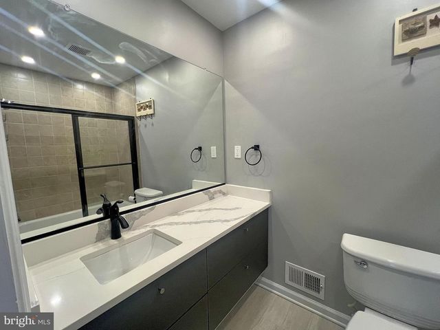 402 N CHAPEL ST, Baltimore, MD 21231