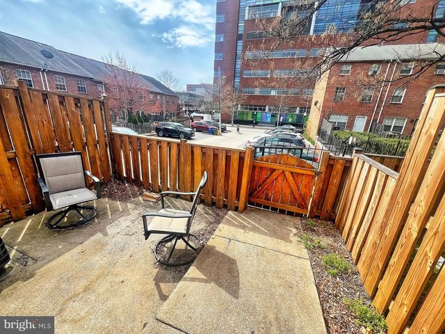 402 N CHAPEL ST, Baltimore, MD 21231