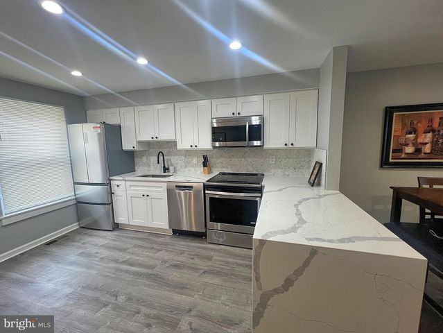 402 N CHAPEL ST, Baltimore, MD 21231