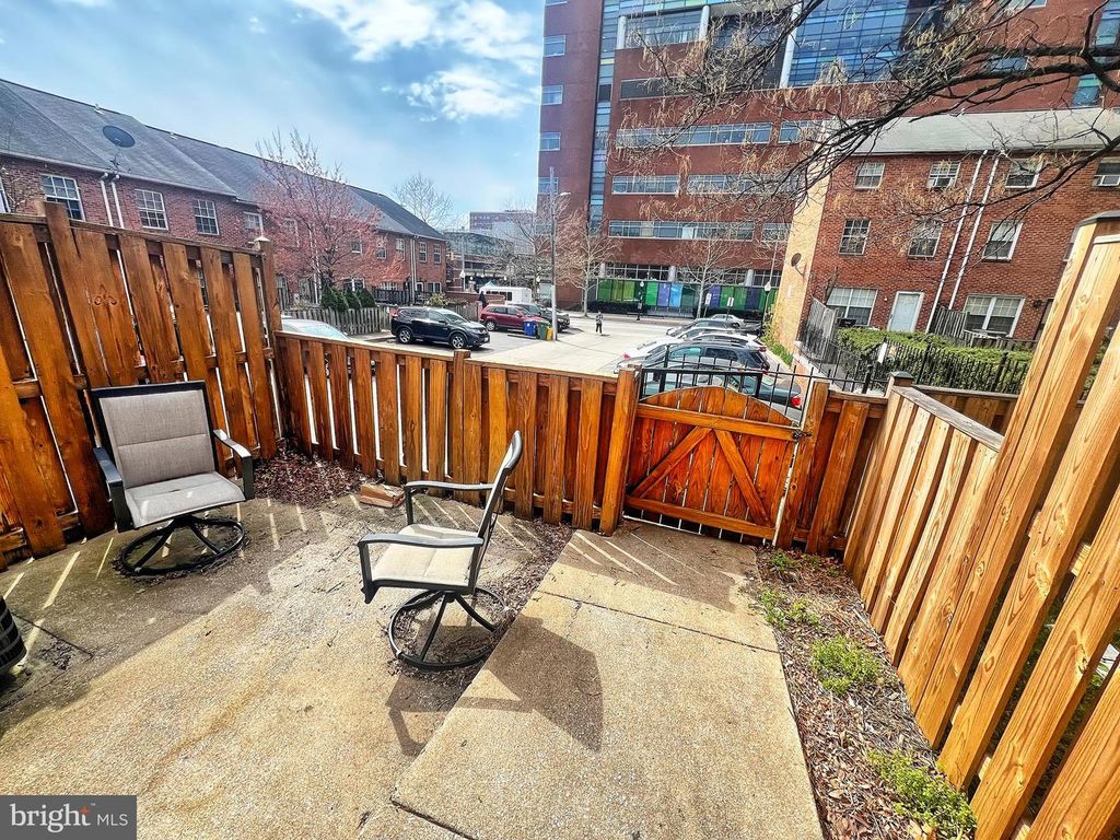 Image 21 of property listing at 402 N CHAPEL ST, Baltimore, MD 21231