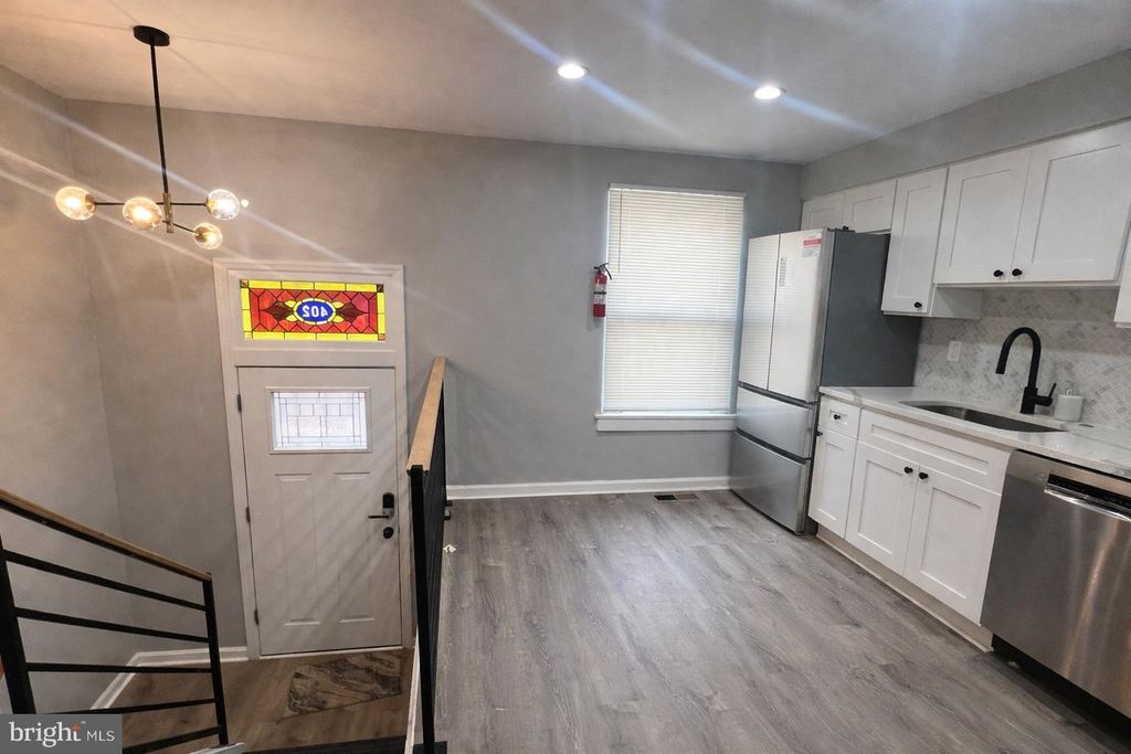 Image 3 of property listing at 402 N CHAPEL ST, Baltimore, MD 21231
