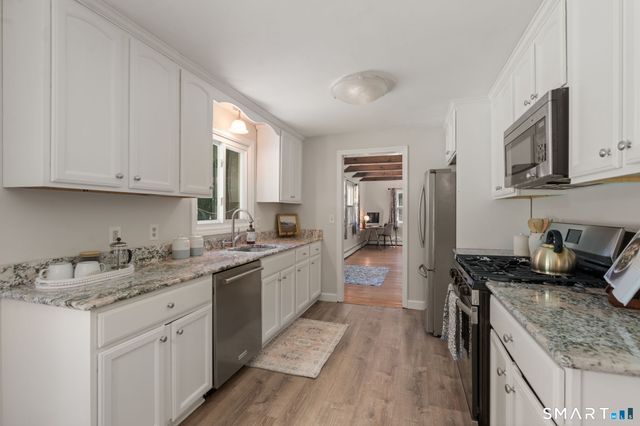 22 Willard Street, Simsbury, CT 06070