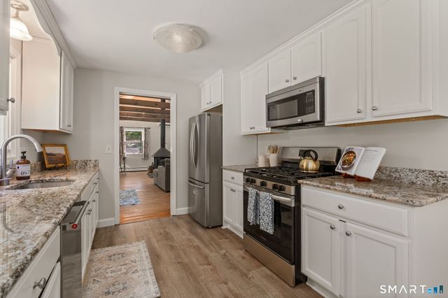 22 Willard Street, Simsbury, CT 06070