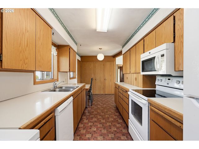 3503 EHRCK HILL Dr, Hood River, OR 97031