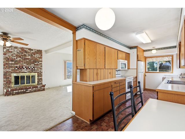 3503 EHRCK HILL Dr, Hood River, OR 97031