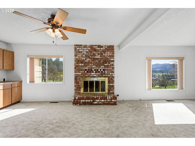 3503 EHRCK HILL Dr, Hood River, OR 97031