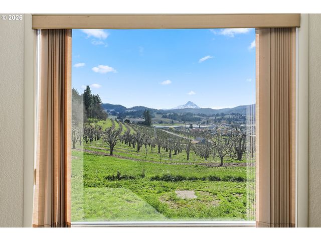 3503 EHRCK HILL Dr, Hood River, OR 97031