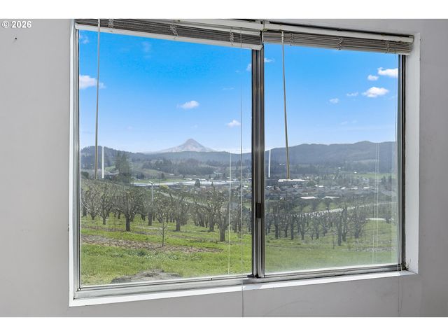 3503 EHRCK HILL Dr, Hood River, OR 97031