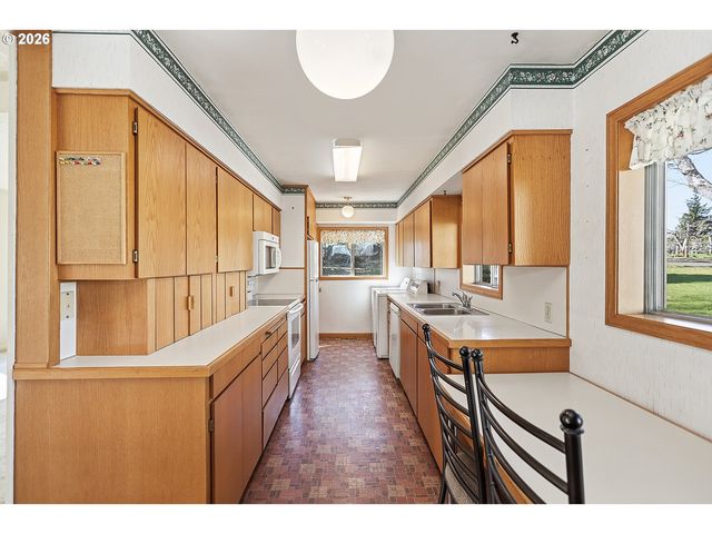 3503 EHRCK HILL Dr, Hood River, OR 97031