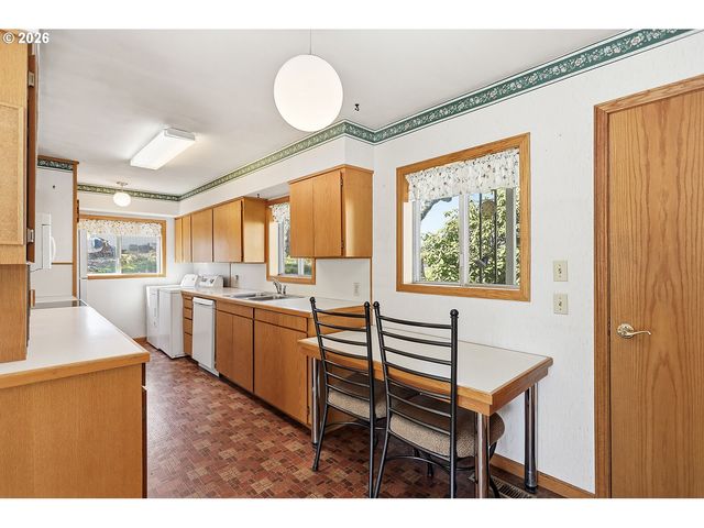 3503 EHRCK HILL Dr, Hood River, OR 97031