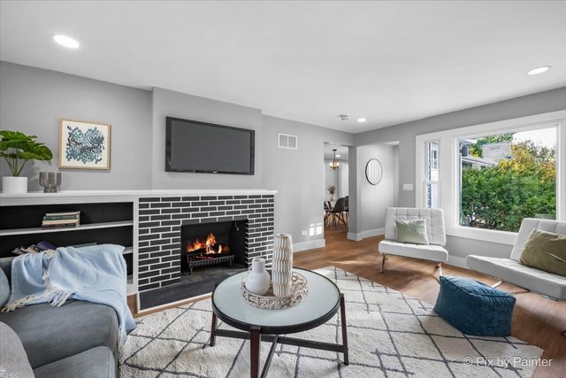 481 Edward Court, Des Plaines, IL 60016