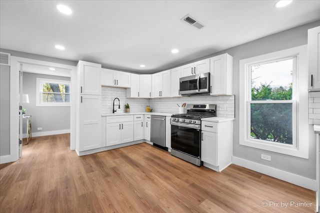 481 Edward Court, Des Plaines, IL 60016