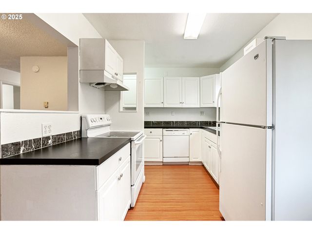 625 W M St, Springfield, OR 97477