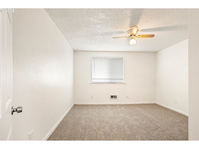 625 W M St, Springfield, OR 97477