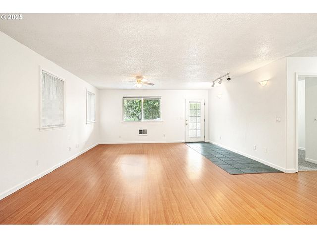 625 W M St, Springfield, OR 97477