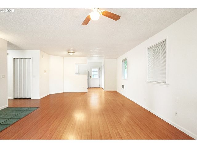 625 W M St, Springfield, OR 97477